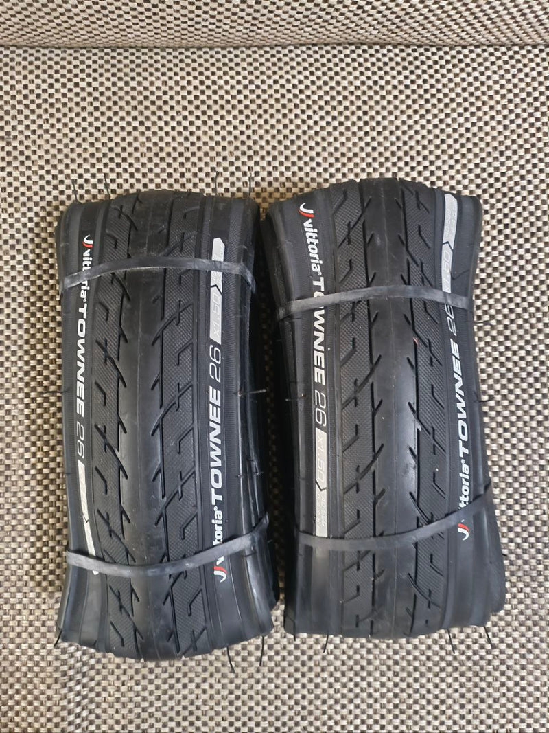 Load image into Gallery viewer, VITTORIA TOWNEE FOLDING SEMI SLICK CITY MTB TIRE - MADOVERBIKING