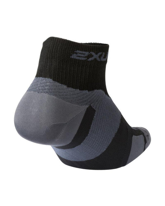 2XU Vectr Ultralight 1/4 Crew Socks (Black/Titanium) - MADOVERBIKING