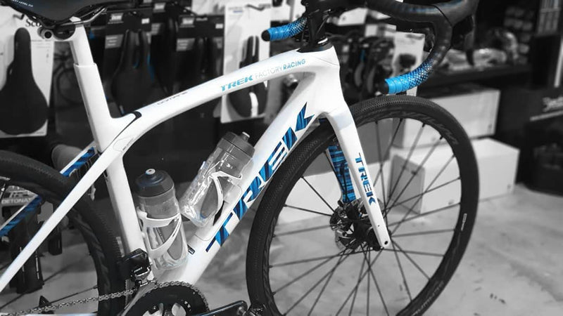 Load image into Gallery viewer, Ciclovation Advanced Bar Tape - Leather Touch (Fusion Blue) - MADOVERBIKING -  Ciclovation
