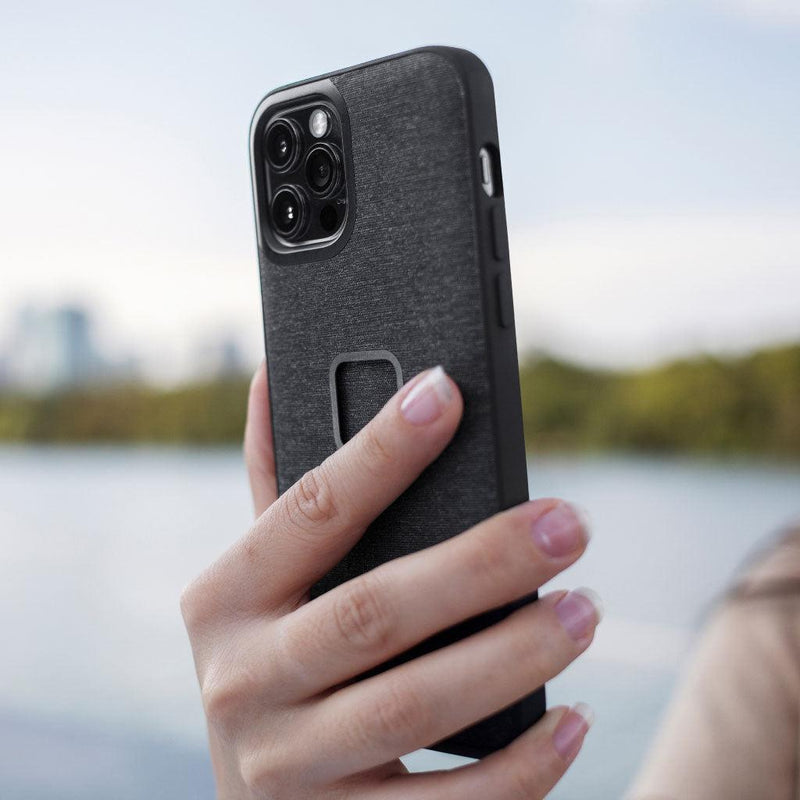 Load image into Gallery viewer, Peak Design Mobile Everyday Fabric Case Iphone 14 Plus (Charcoal)
