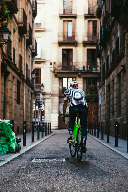 biking-on-city-streets - MADOVERBIKING