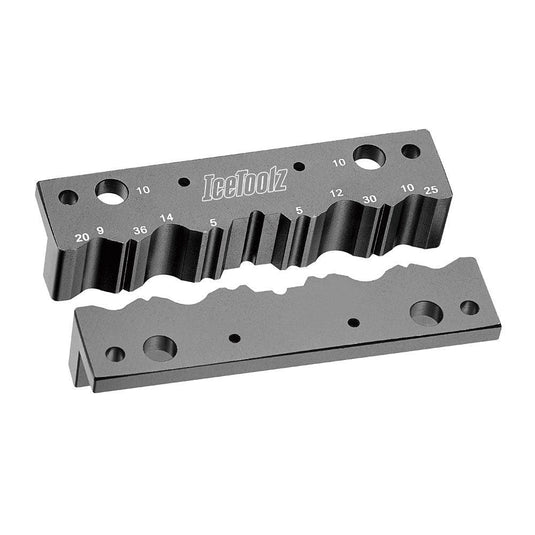 Icetoolz Axle Vise