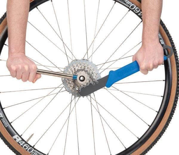Load image into Gallery viewer, Parktool Sprocket Remover / Chain Whip Sr-12.2 - MADOVERBIKING
