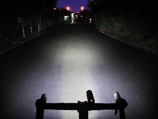 Ravemen Bicycle Front Light - CR800 - MADOVERBIKING